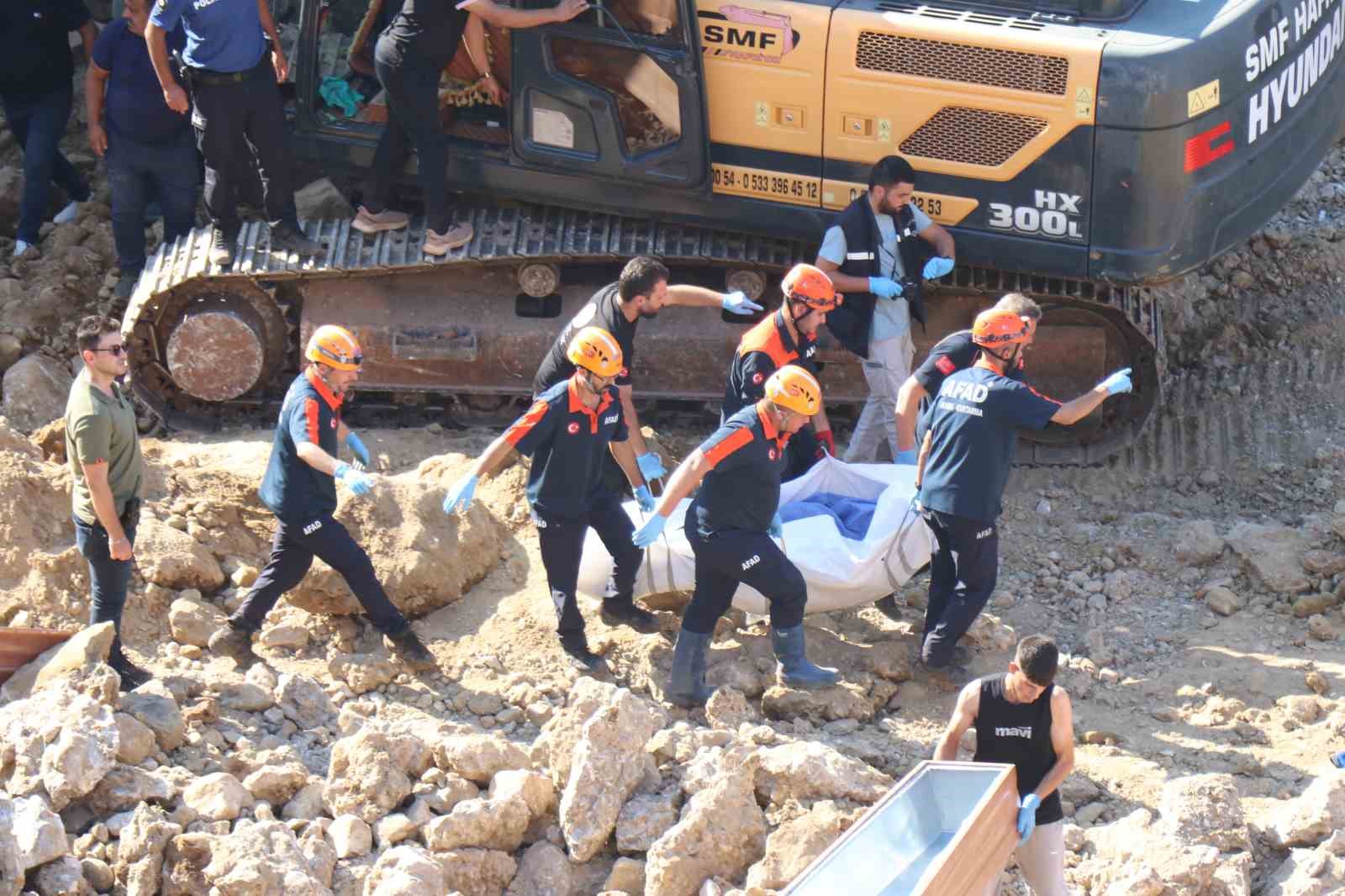 insaat kazisinda gocuk altinda kalan kepce operatoru hayatini kaybetti 9 2MuGkLRB