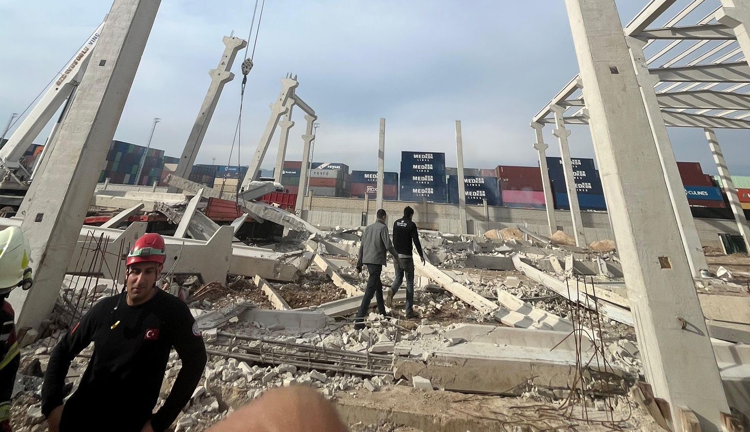 insaat sahasinda cokme 3 isci yaralandi mahsur kalan 1 kisi kurtarildi 1 5AX3REUi
