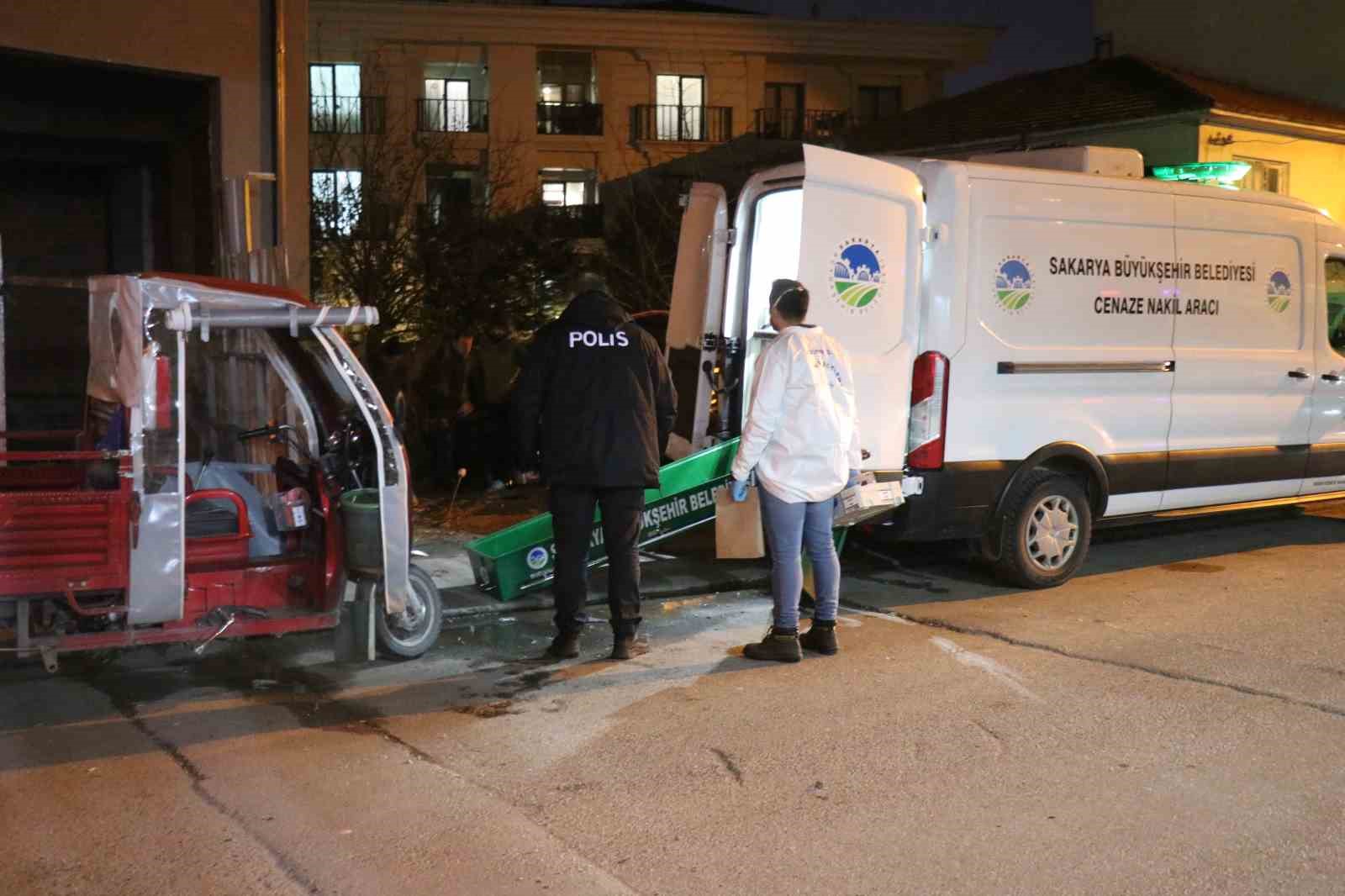 insaat sahasinda erkek cesedi bulundu 6