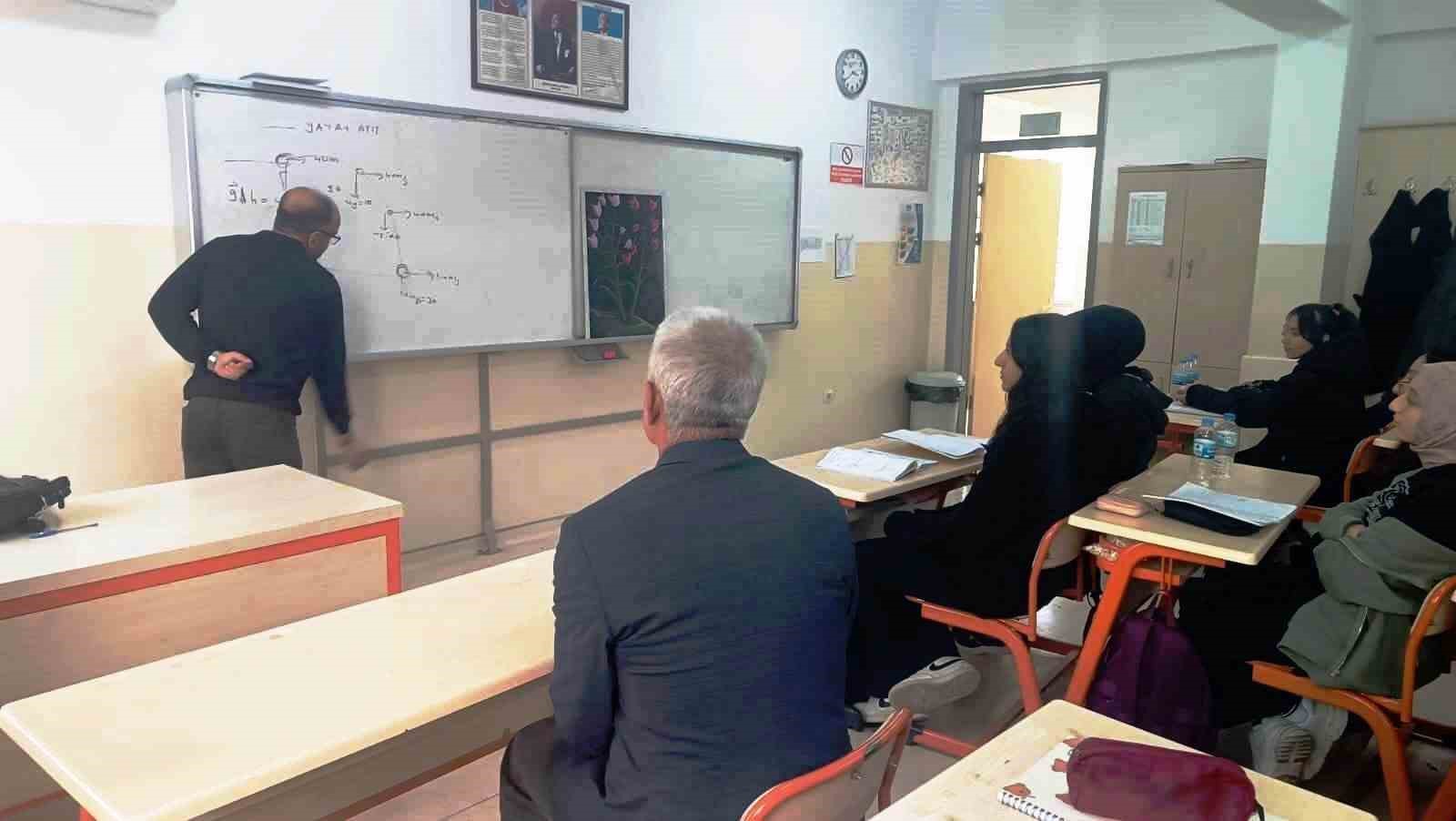 insaat ustasindan engelli ogretmene tablo surprizi 0 zFRkHX2k
