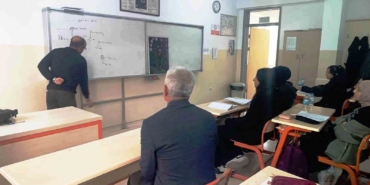 insaat-ustasindan-engelli-ogretmene-tablo-surprizi-Krwf2a1A.jpg
