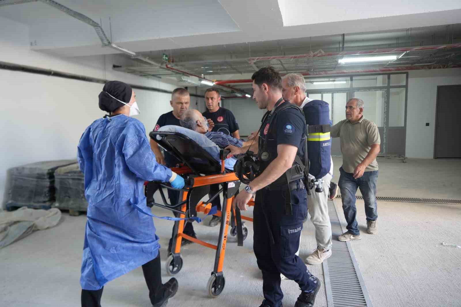 İnşaatın bodrum katına boya taşıyan 2 işçi kokudan baygınlık geçirdi 4 insaatin bodrum katina boya tasiyan 2 isci kokudan bayginlik gecirdi 0 zyGrWRVd