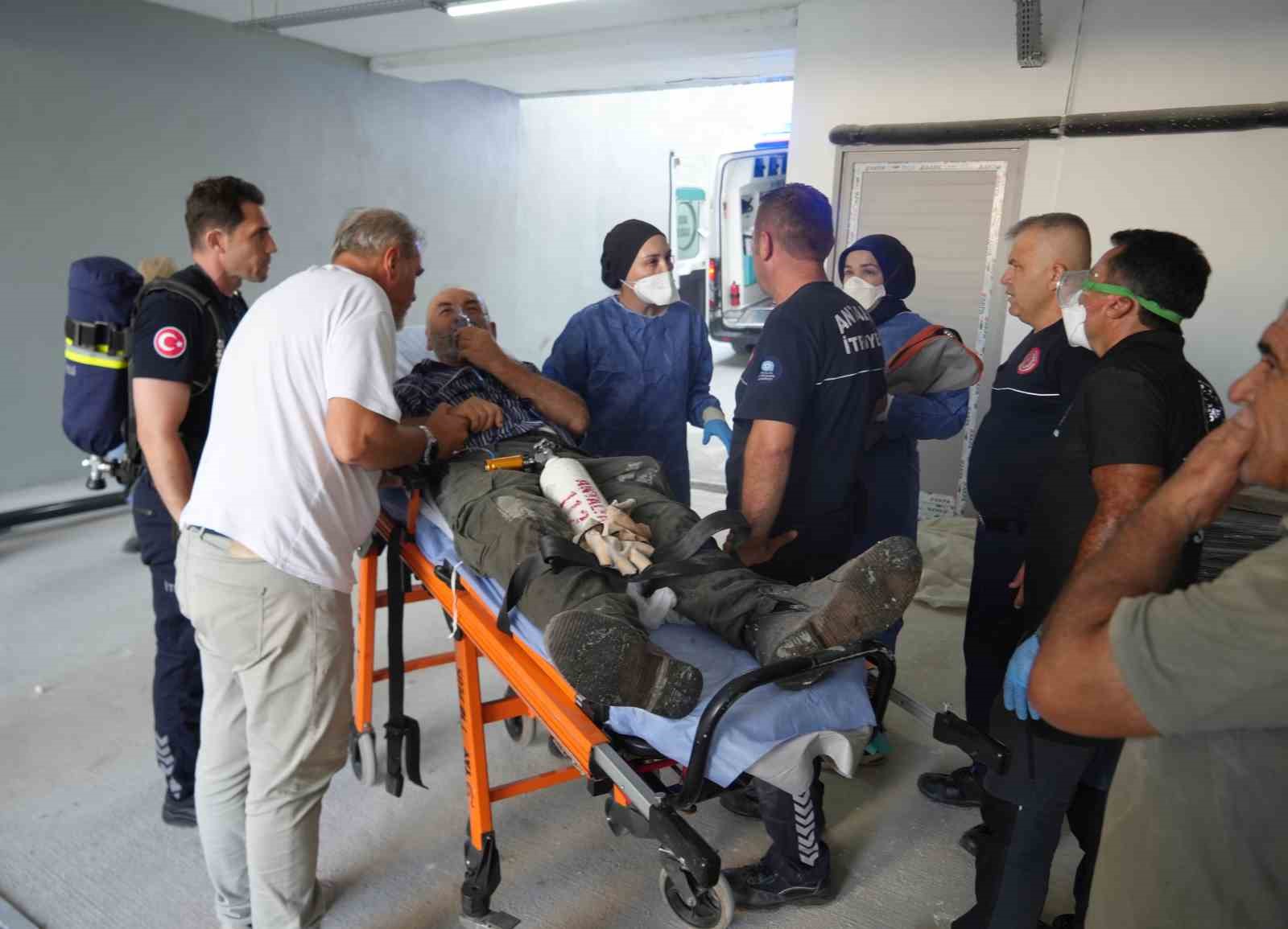 İnşaatın bodrum katına boya taşıyan 2 işçi kokudan baygınlık geçirdi 5 insaatin bodrum katina boya tasiyan 2 isci kokudan bayginlik gecirdi 1 3ZzkI7BS