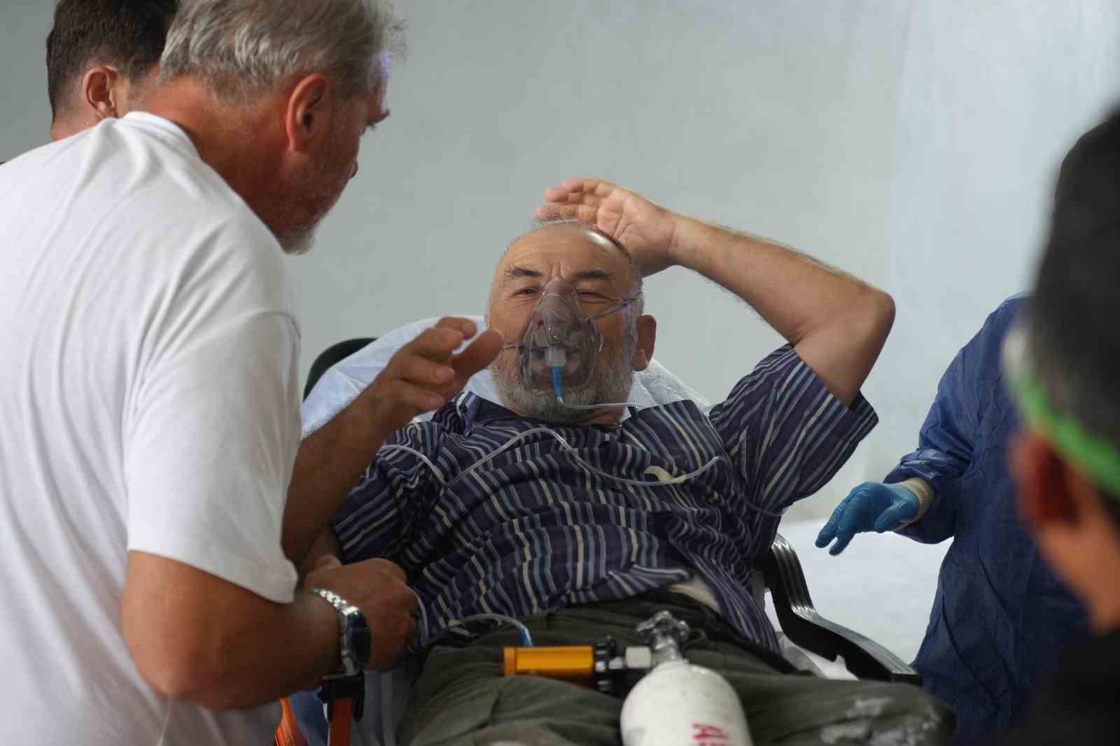 İnşaatın bodrum katına boya taşıyan 2 işçi kokudan baygınlık geçirdi 6 insaatin bodrum katina boya tasiyan 2 isci kokudan bayginlik gecirdi 2 5wmJ1nVr