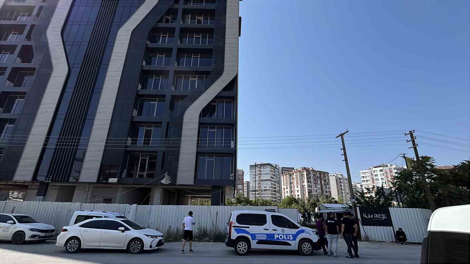 insaatin yedinci katinda yuk asansorunden dusen usta oldu 0 RLF6LRI3