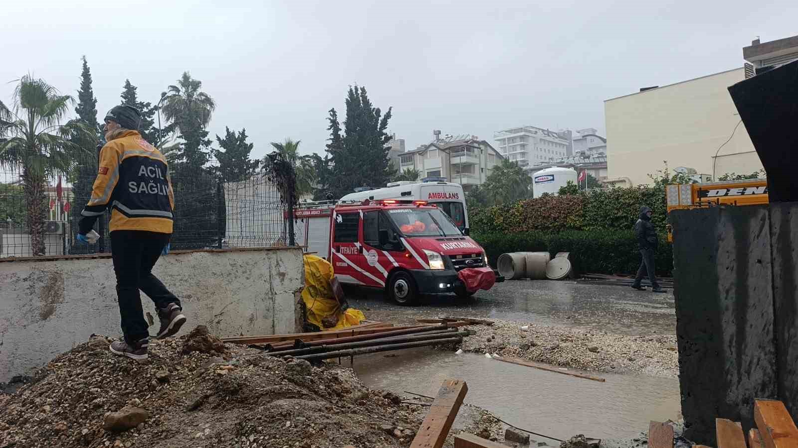 İnşaatta düşen işçi vinç yardımıyla kurtarıldı 8 insaatta dusen isci vinc yardimiyla kurtarildi 4 zfASpPRl
