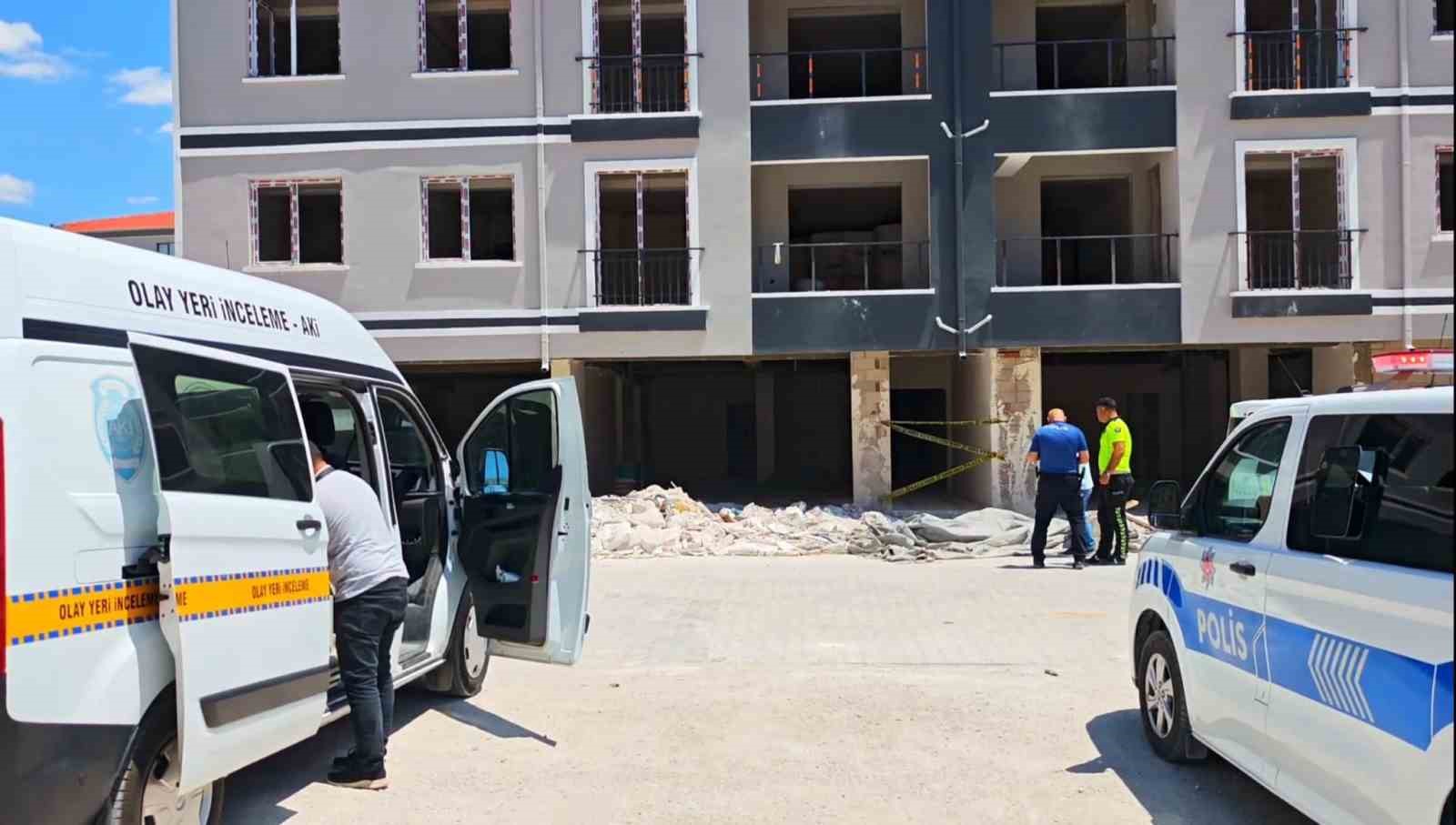 insaatta merdivenlerden dusen isci hayatini kaybetti 1 CeATdFtR