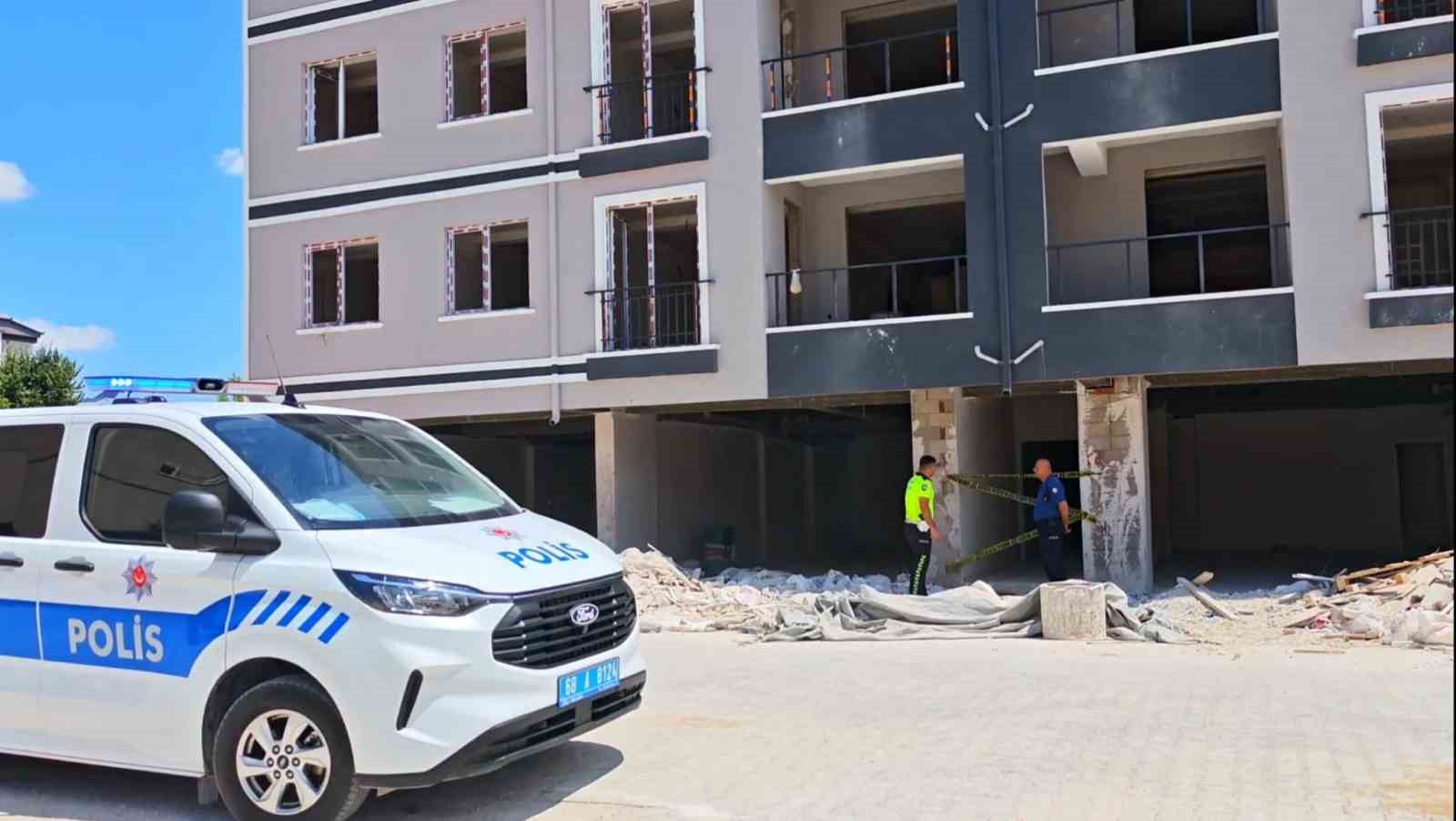 insaatta merdivenlerden dusen isci hayatini kaybetti 2 MG6Uszta