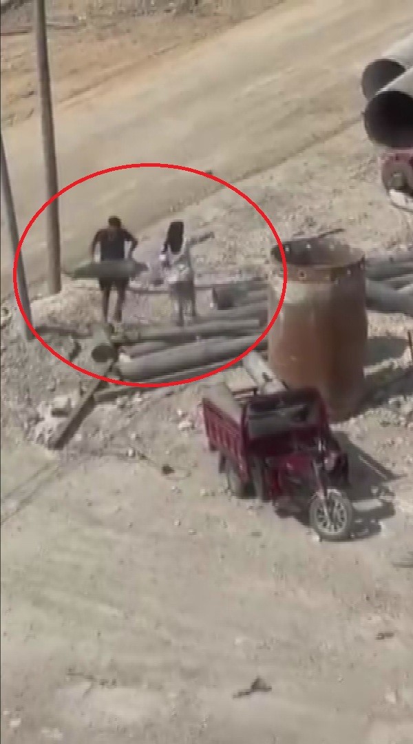 İnşaattaki demir boruları çalan motosikletliler kamerada 4 insaattaki demir borulari calan motosikletliler kamerada 0 GBOC5Wad