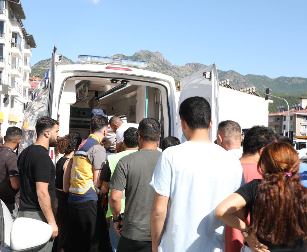 İnşaattan düşen işçi hayatını kaybetti 7 insaattan dusen isci hayatini kaybetti 3 Shq1dHqH