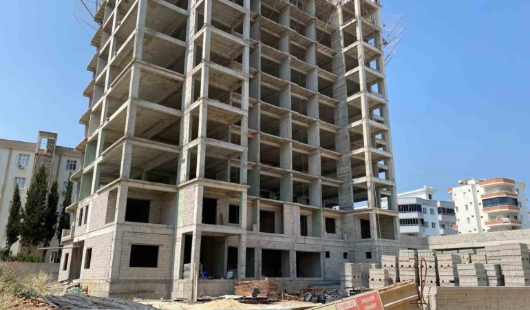 insaattan-dusen-isci-hayatini-kaybetti-e4IQzJOa.jpg