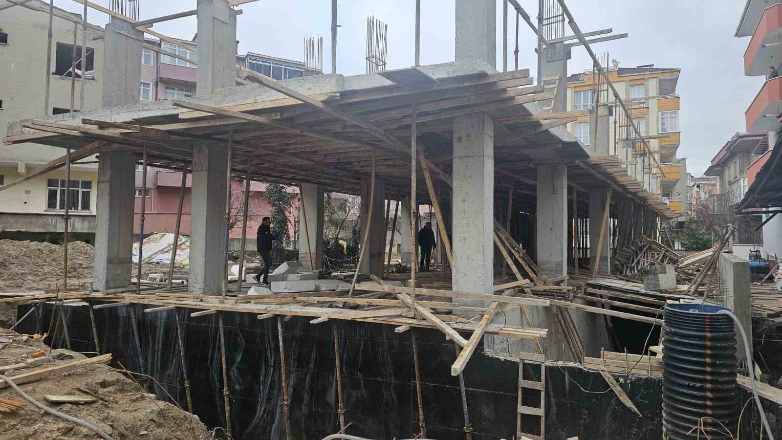 insaattan dusen isci yaralandi 1 uUCutyhm