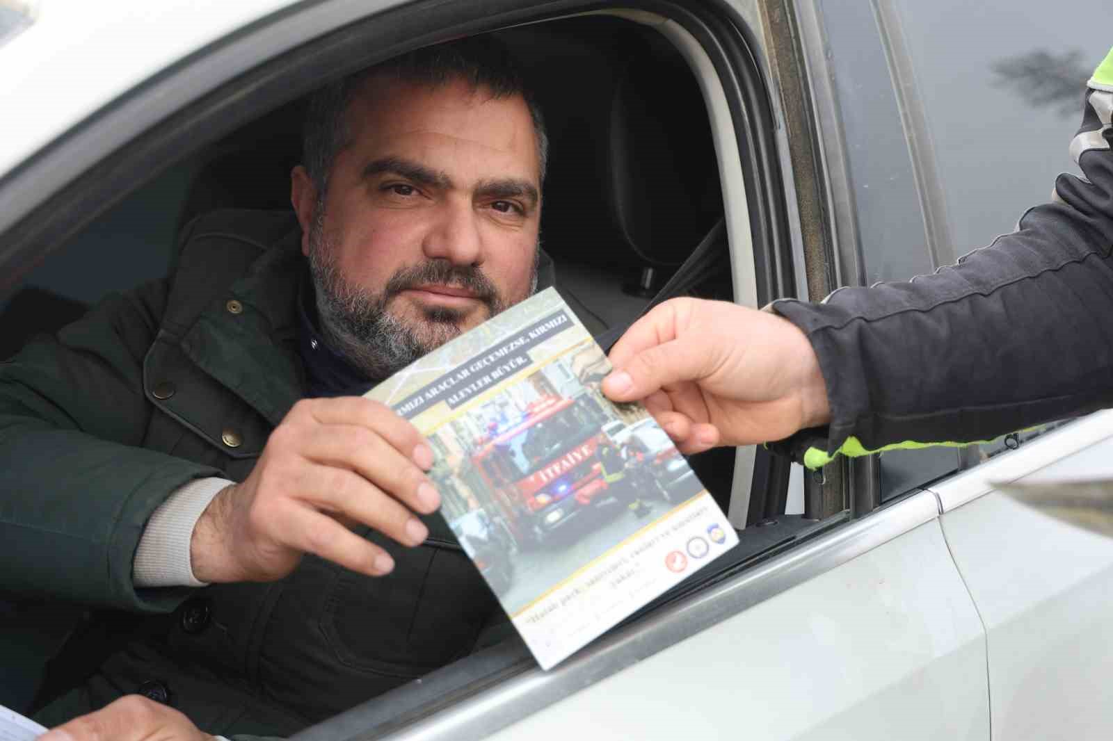insan hayatina mal olabilen hatali arac parki konusunda suruculer uyarildi 6 dt1fdC5l