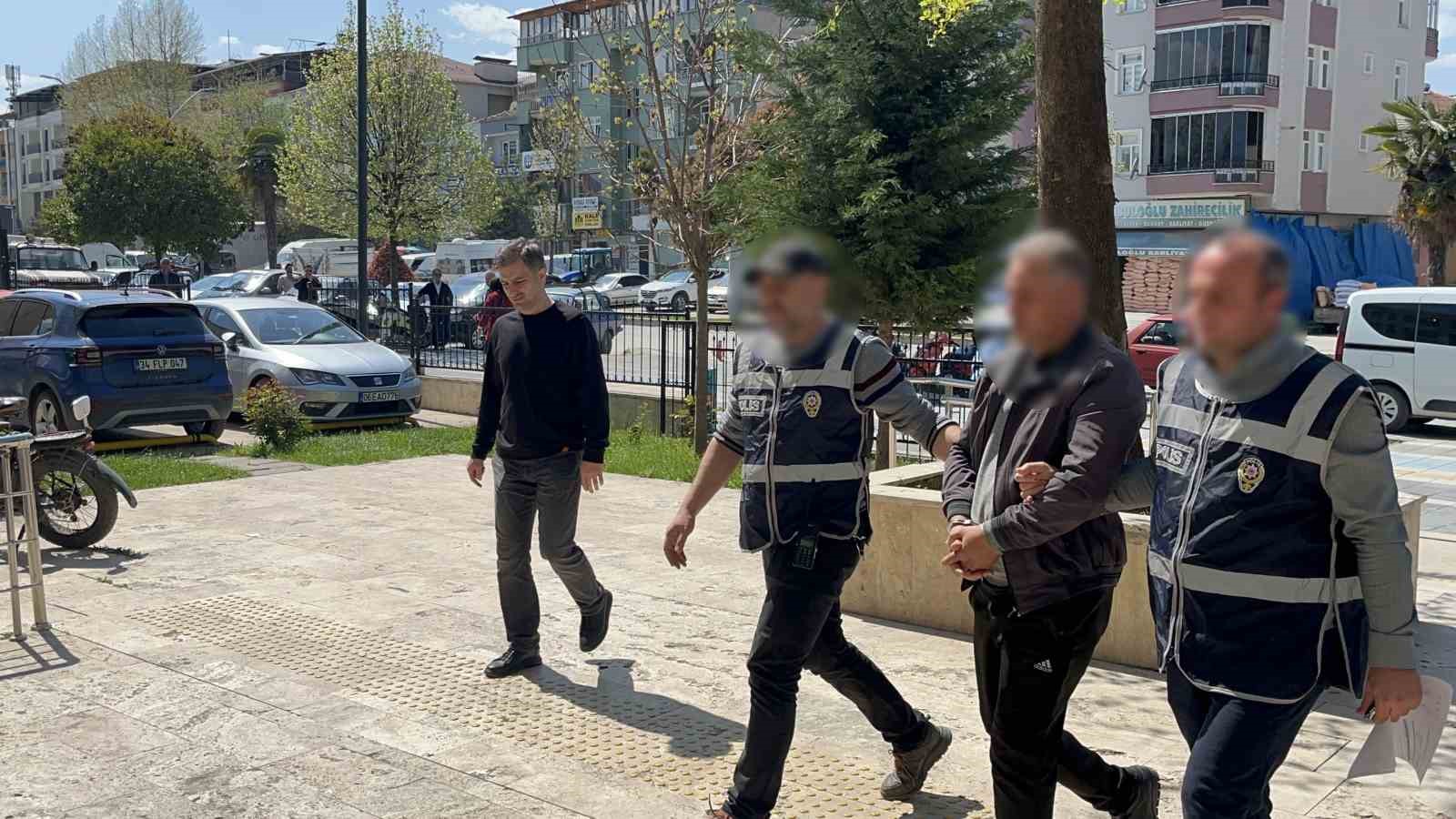 İnsan kaçakçısı tır sürücüsü tutuklandı 4 insan kacakcisi tir surucusu tutuklandi 0 qnN2KcKu