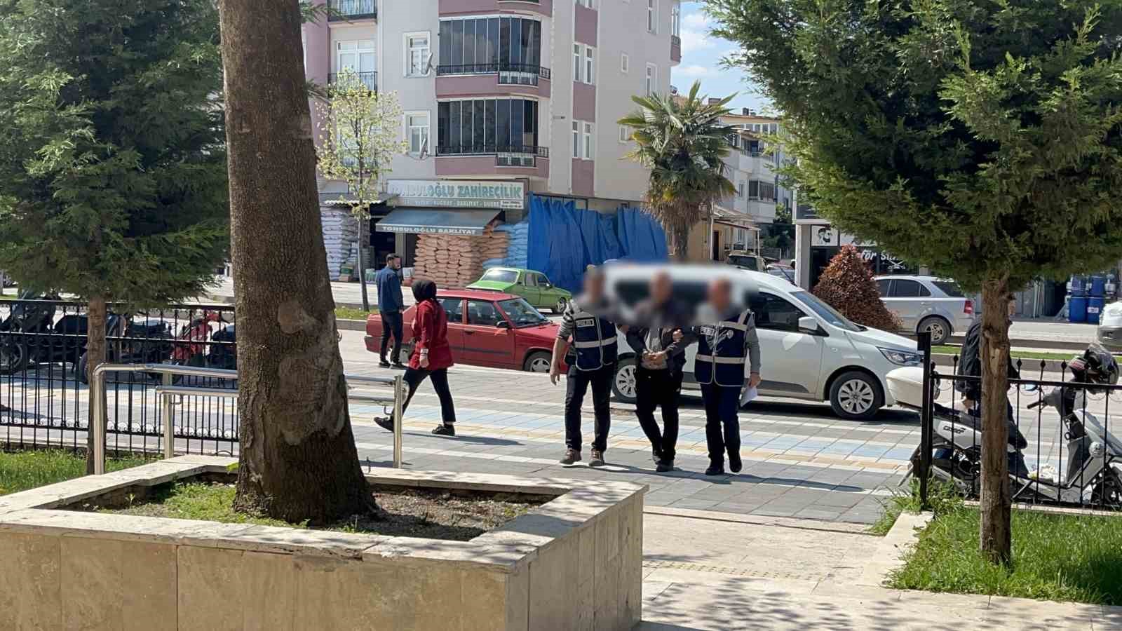 İnsan kaçakçısı tır sürücüsü tutuklandı 5 insan kacakcisi tir surucusu tutuklandi 1 XaXZ69aM
