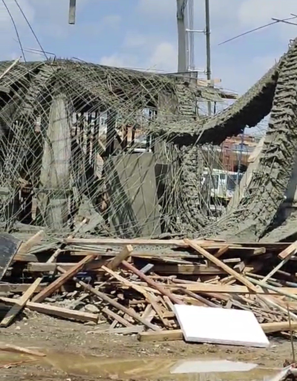 insatta beton dokulurken kalip coktu 1 isci yaralandi 6