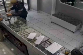 Mersin’de sebze ve meyve halinde depo yangını 2 thumbnail