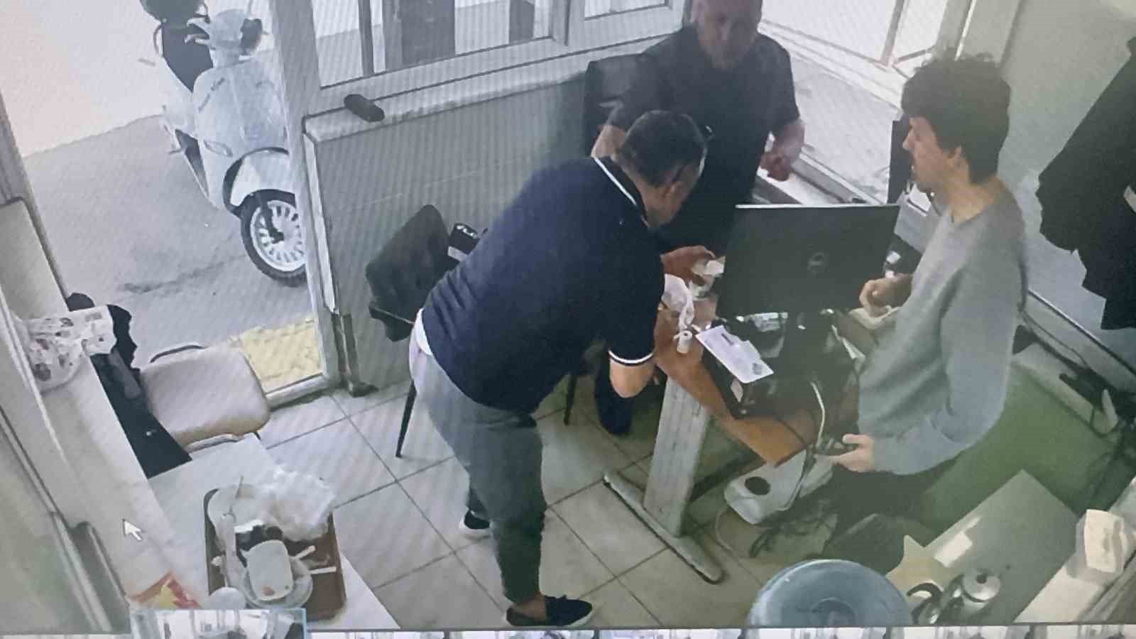 internetten ogrendigi heimlich manevrasiyla arkadasini hayata tutundurdu 0 EVqiytI8