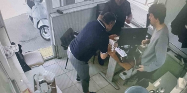 internetten-ogrendigi-heimlich-manevrasiyla-arkadasini-hayata-tutundurdu-kmRx7vm8.jpg