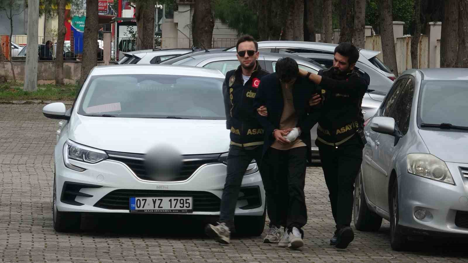 internetten tanistigi genci bicaklayarak olduren supheli adliyeye sevk edildi 2 rJKK5YBp
