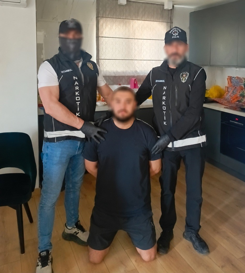 interpol europolun en cok arananlar listesinde bulunan supheli yakalandi 0