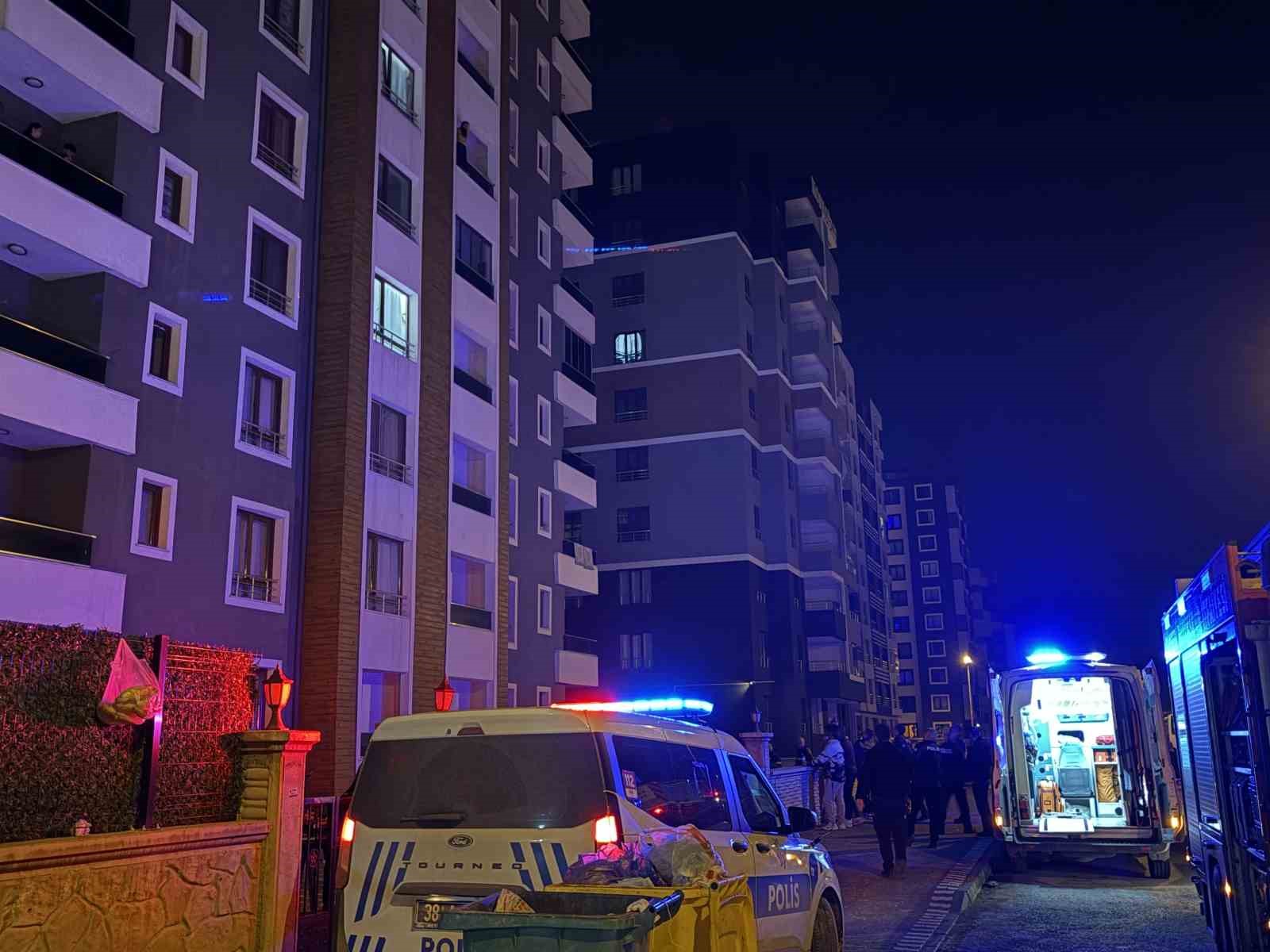 intihar girisiminde bulunan kadini polis ikna etti 2 3TDAumGf