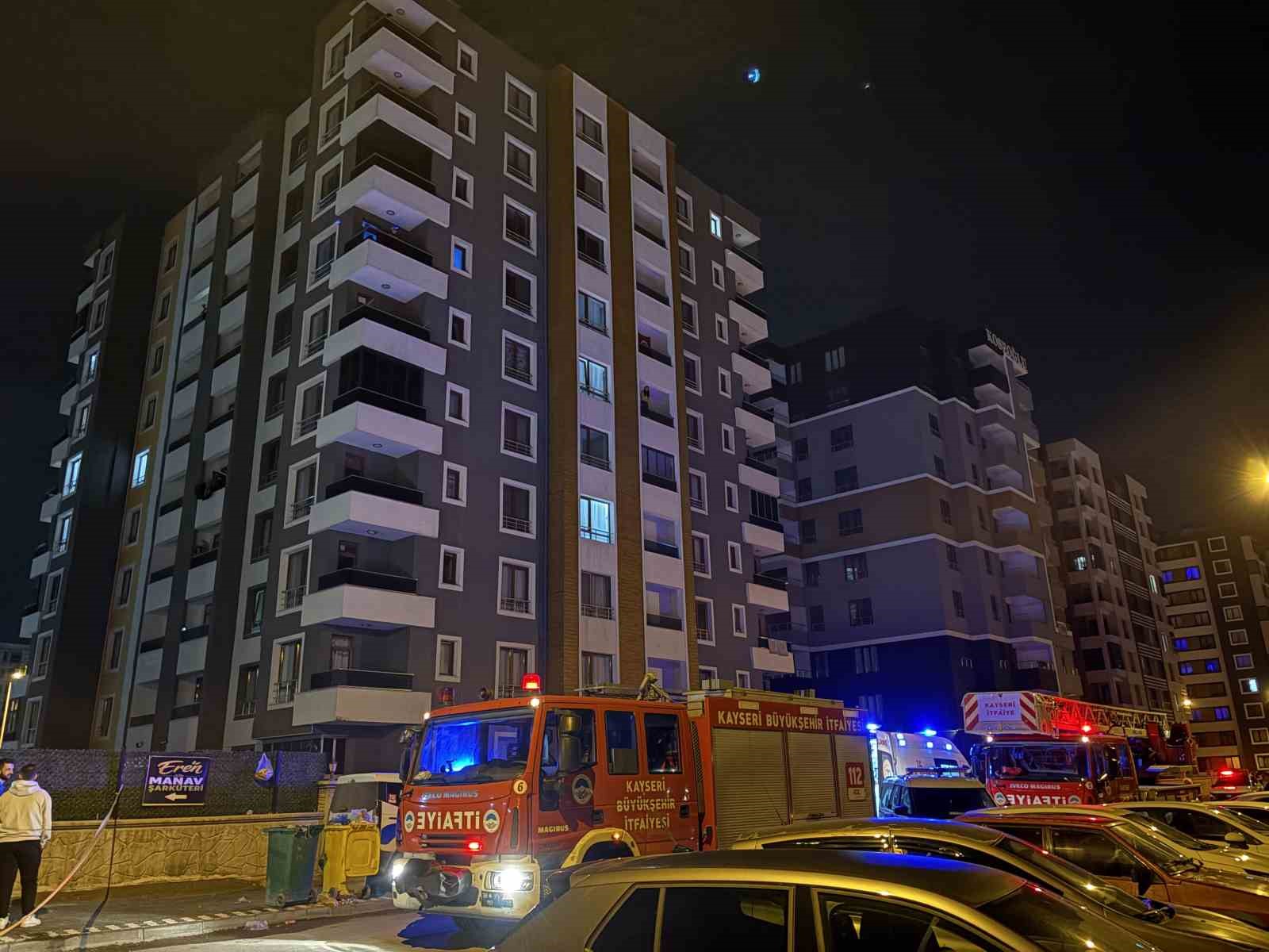 intihar girisiminde bulunan kadini polis ikna etti 3 5kptZlrB
