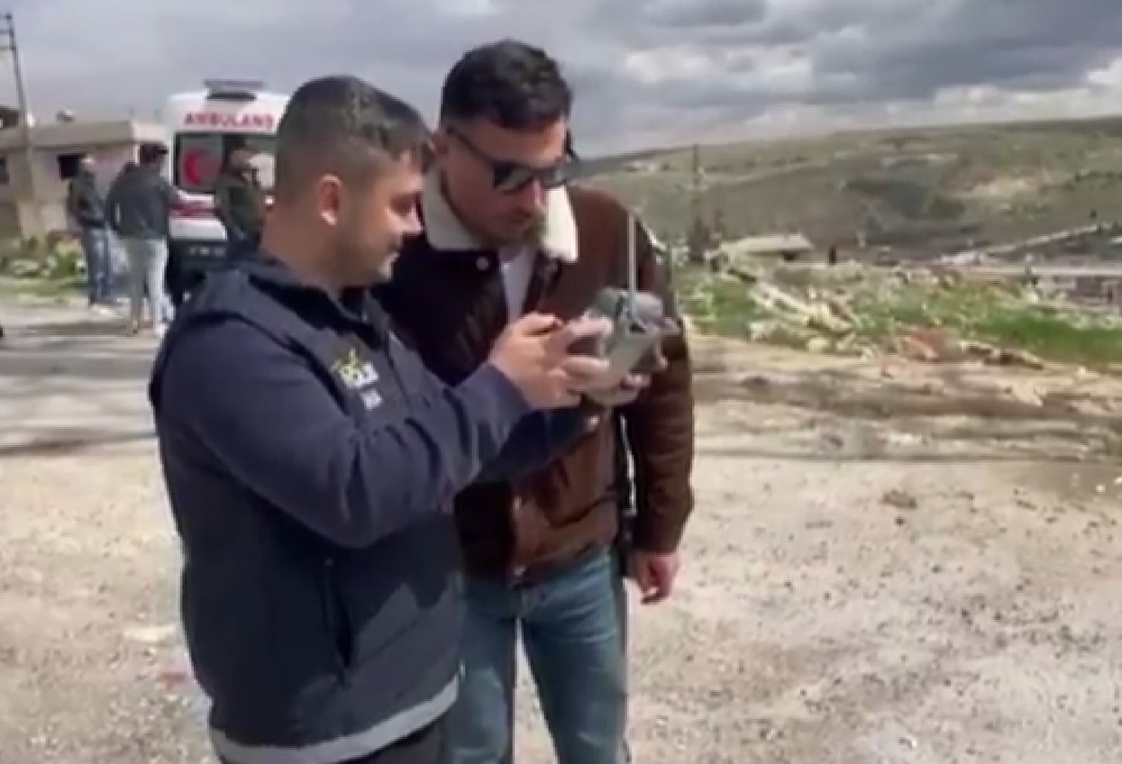 intihar icin elektrik diregine cikan sahis polis dronu ile vazgecirildi 1 pyU6bdNA