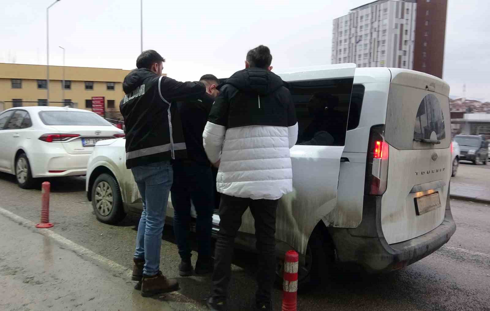 İntihar mektubuyla başlayan soruşturmayla tefeci şebekesi çökertildi: 9 tutuklama 11 intihar mektubuyla baslayan sorusturmayla tefeci sebekesi cokertildi 9 tutuklama 7 wjQBn3ja