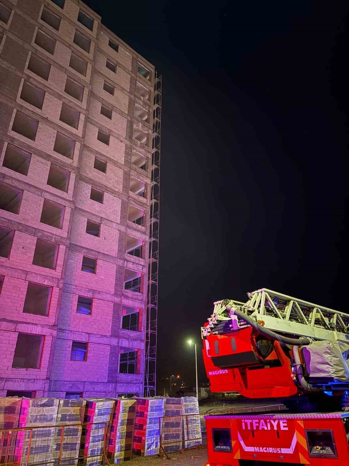 intihara kalkisan kadini polis ikna etti 3 W43n3rAh
