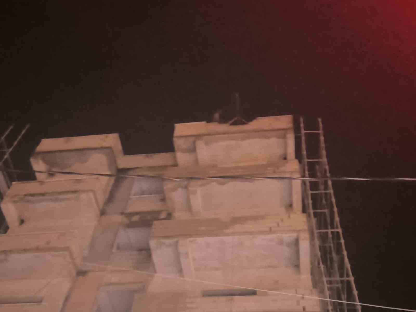 intihara kalkisan sahsi itfaiye ve polis ekipleri vazgecirdi 1 SHntmeNk