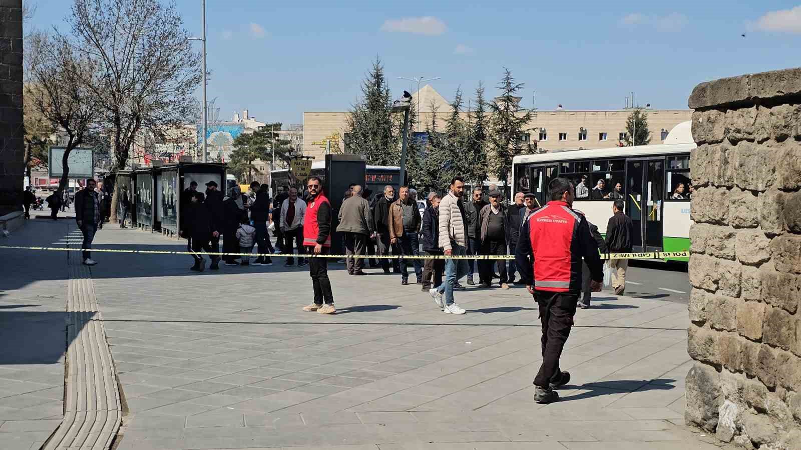 intihardan vazgecti gazeteciye saldirdi 1 1EiuEw6j