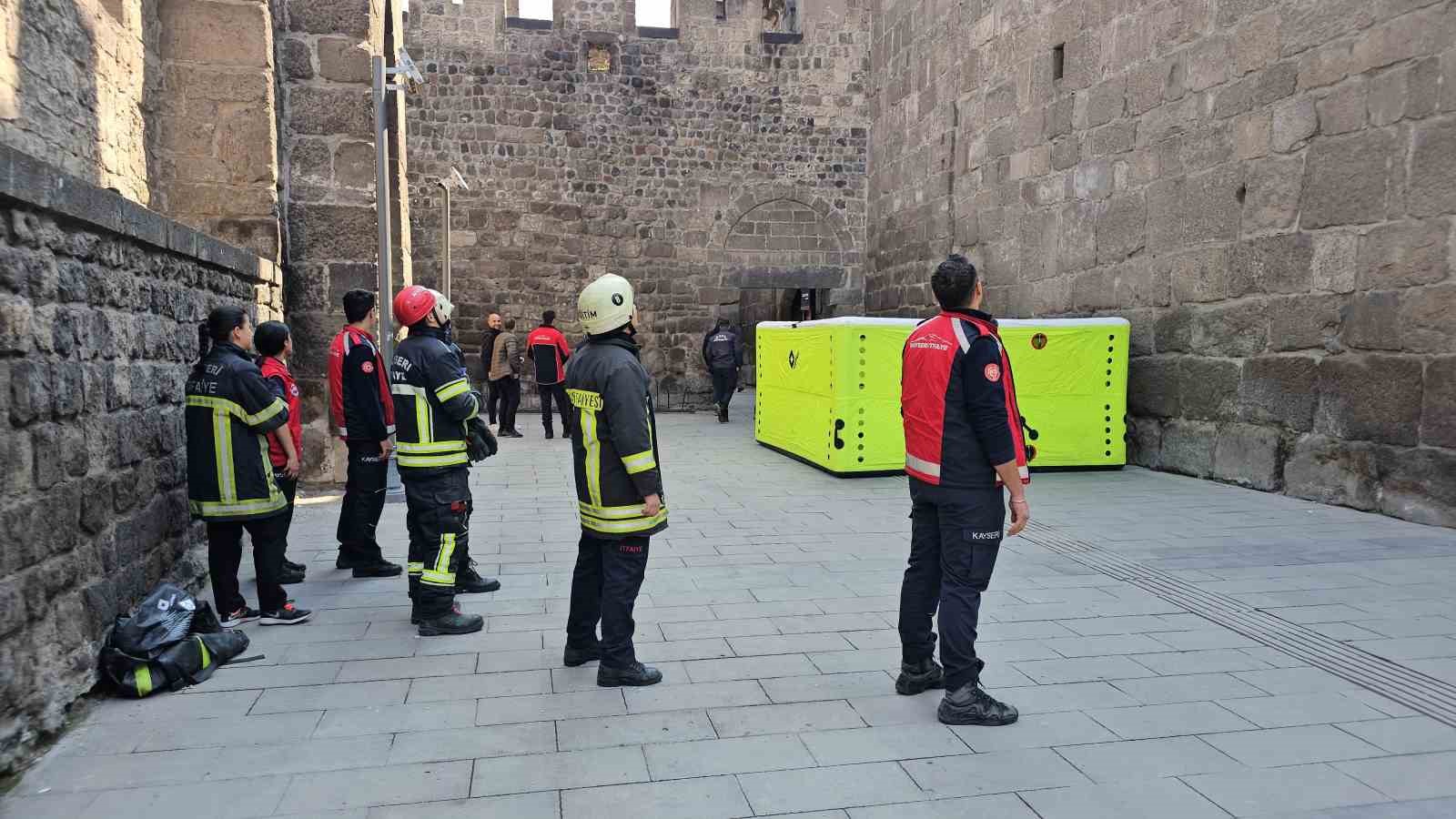 intihardan vazgecti gazeteciye saldirdi 3 LKQzvlGv