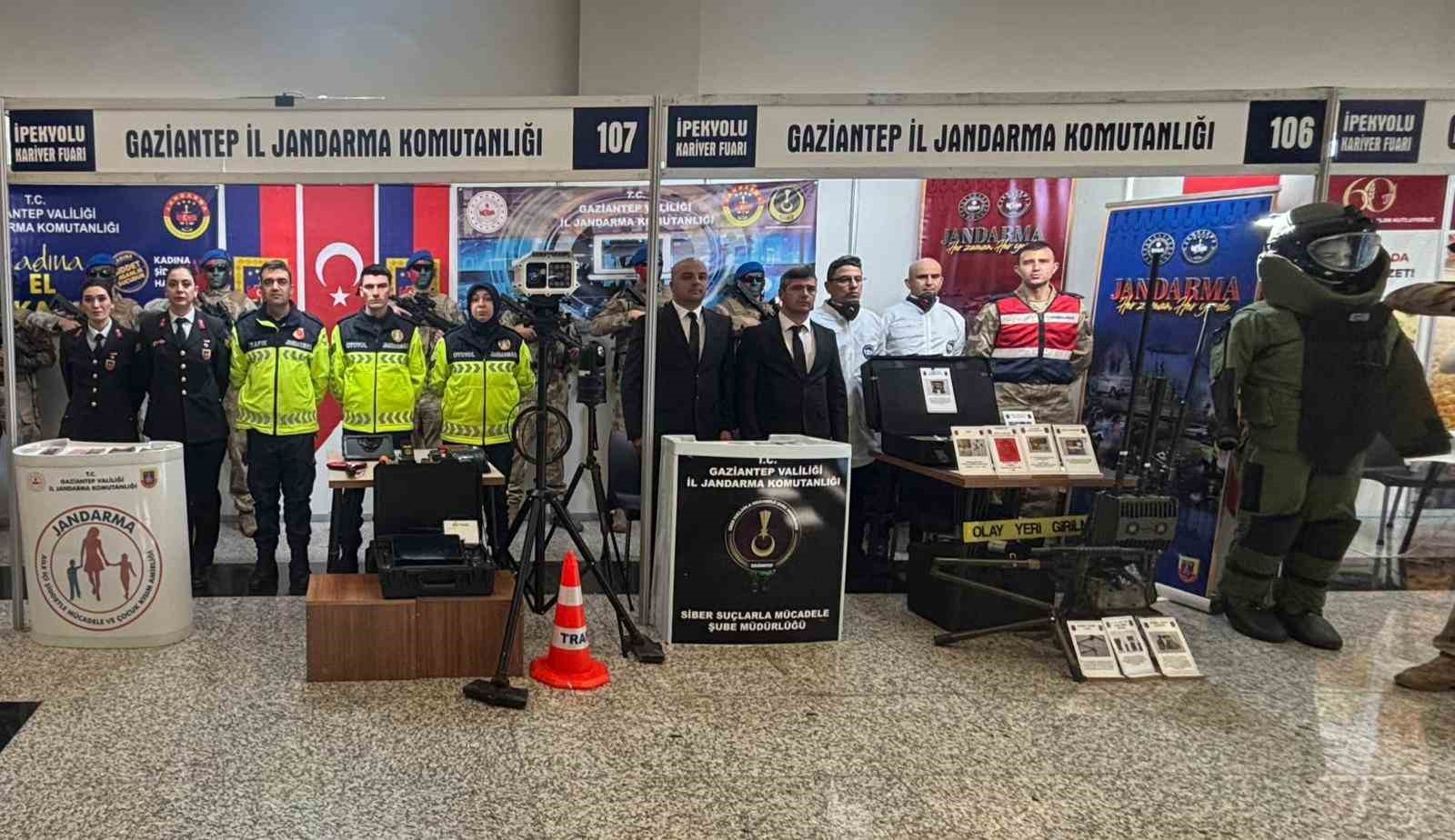 ipekyolu bolgesel kariyer fuarinda jandarma standina yogun ilgi 0 fdW75DNc