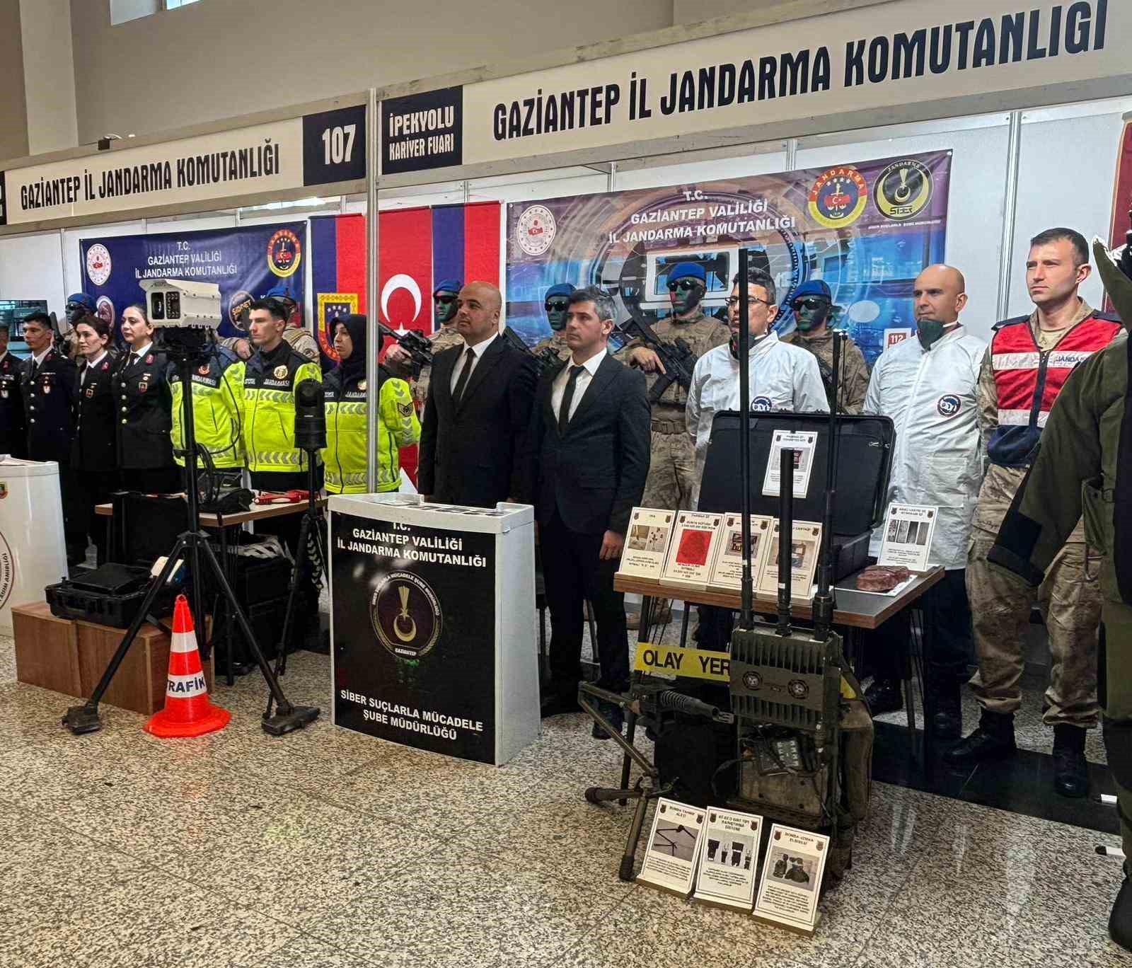 ipekyolu bolgesel kariyer fuarinda jandarma standina yogun ilgi 2 y3ZGnK4I