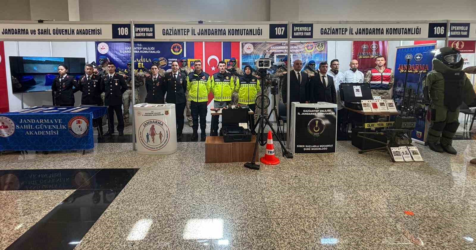 ipekyolu bolgesel kariyer fuarinda jandarma standina yogun ilgi 3