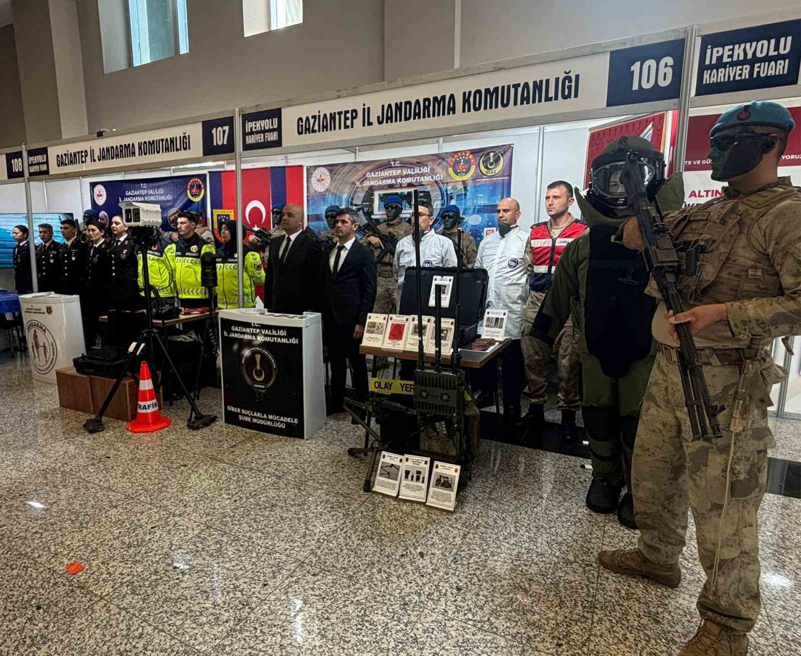 ipekyolu bolgesel kariyer fuarinda jandarma standina yogun ilgi 5 EAFHCaAK