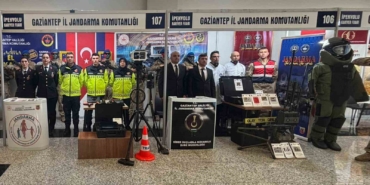 ipekyolu-bolgesel-kariyer-fuarinda-jandarma-standina-yogun-ilgi-qA8PVJik.jpg