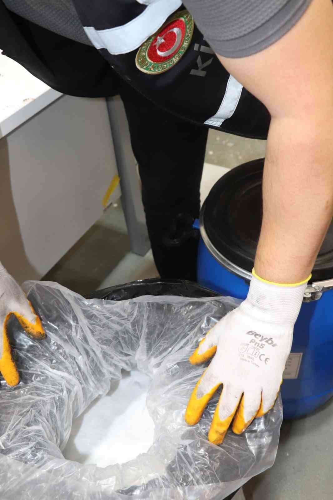 ipsala gumruk kapisinda 4 ton 321 kilo uyusturucu ele gecirildi 1 DYwr171c