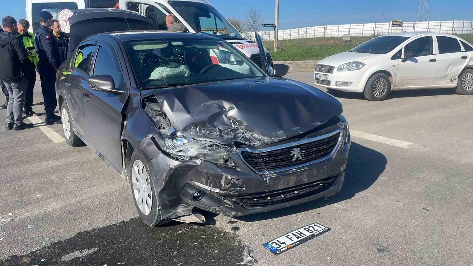 ipsalada iki otomobil carpisti 8 yarali 1 WvlyGpBP