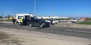 ipsalada-iki-otomobil-carpisti-8-yarali-QzgPMmGx.jpg