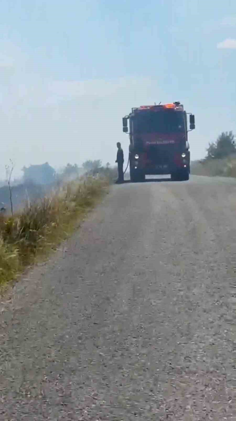İpsala’da mera yangını: İtfaiye seferber oldu 6 ipsalada mera yangini itfaiye seferber oldu 2 ssfqfDF6