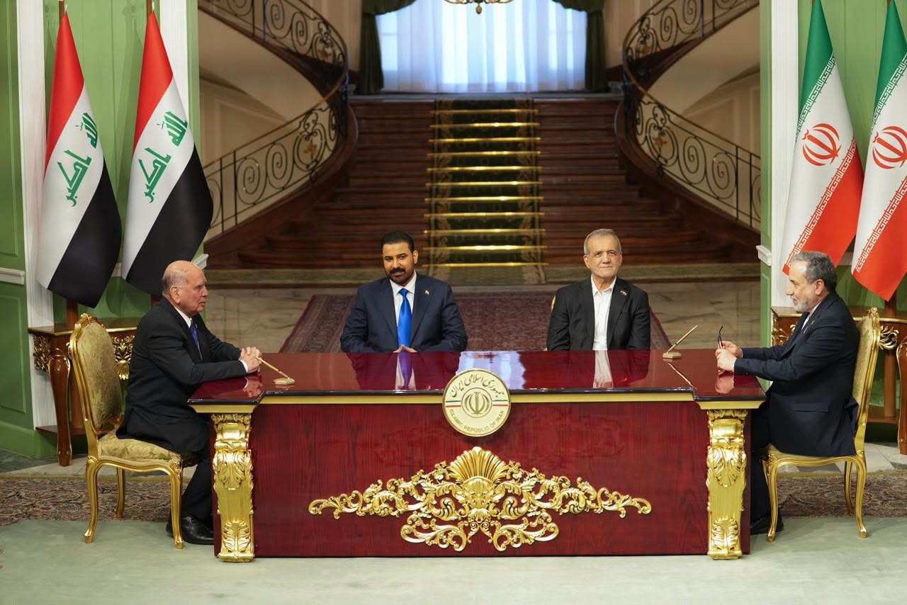 Irak Başbakanı Zeydi ve İran Cumhurbaşkanı Pezeşkiyan, ülkeler arasında iş birliğine ilişkin 4 belge imzaladı 8 irak basbakani zeydi ve iran cumhurbaskani pezeskiyan ulkeler arasinda is birligine iliskin 4 belge BW7YRVAH