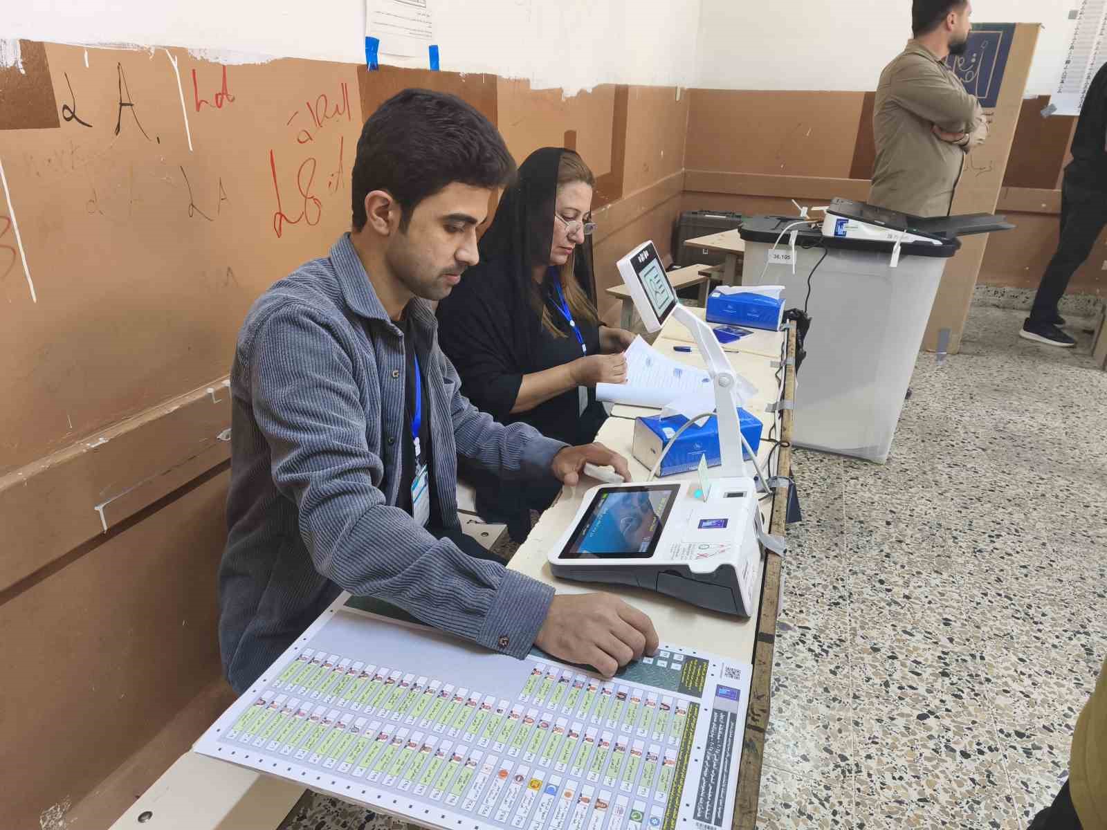 irak halki parlamento secimi icin sandik basinda 5 zBV1UHJ8