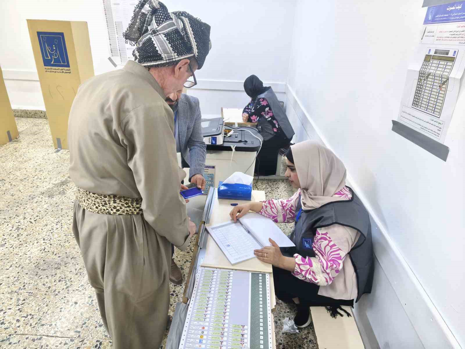irak halki parlamento secimi icin sandik basinda 9 YEu8nKyE