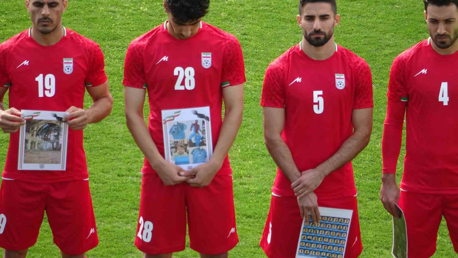 iran a milli futbol takimi kosta rika macina savasta hayatini kaybeden cocuklarin fotografiyla cikti 7cL4s2Uh