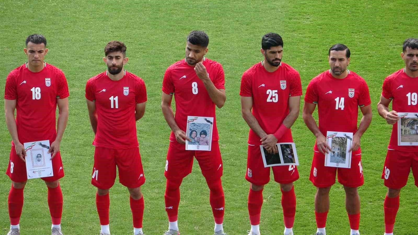 iran a milli futbol takimi kosta rika macina savasta hayatini kaybeden cocuklarin fotografiyla cikti UWFZF54k