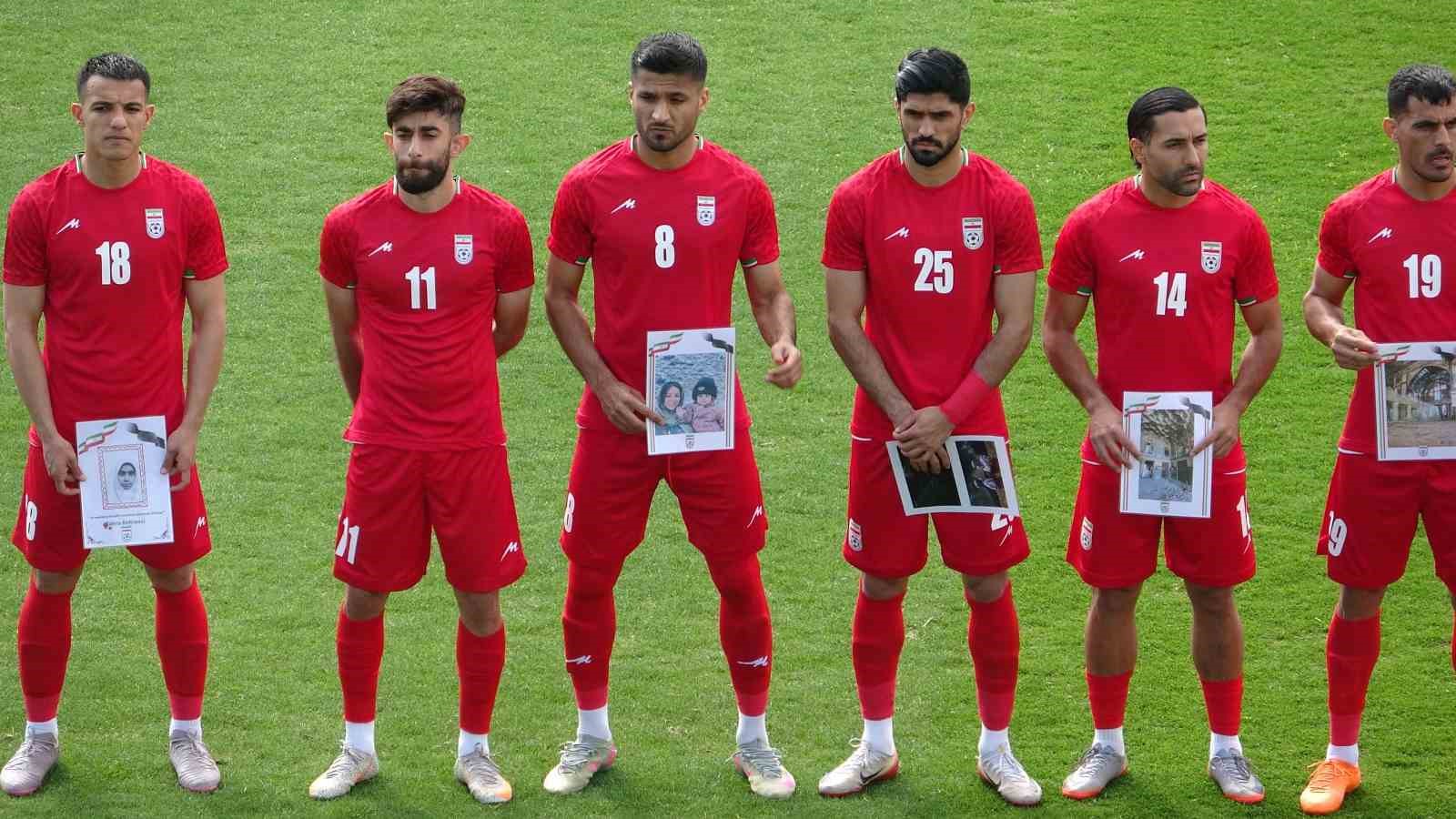 iran a milli futbol takimi kosta rika macina savasta hayatini kaybeden cocuklarin fotografiyla cikti n3qB9ju7