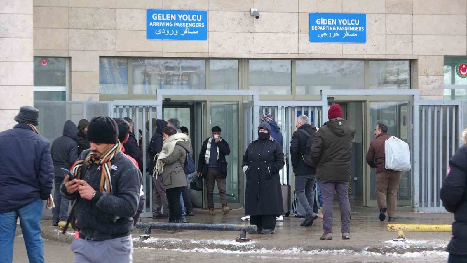 İran-ABD gerginliği sonrası gözler Kapıköy’e çevrildi: Sınırda girişler rutin seviyede 6 iran abd gerginligi sonrasi gozler kapikoye cevrildi sinirda girisler rutin seviyede 2 r9ueiBJs