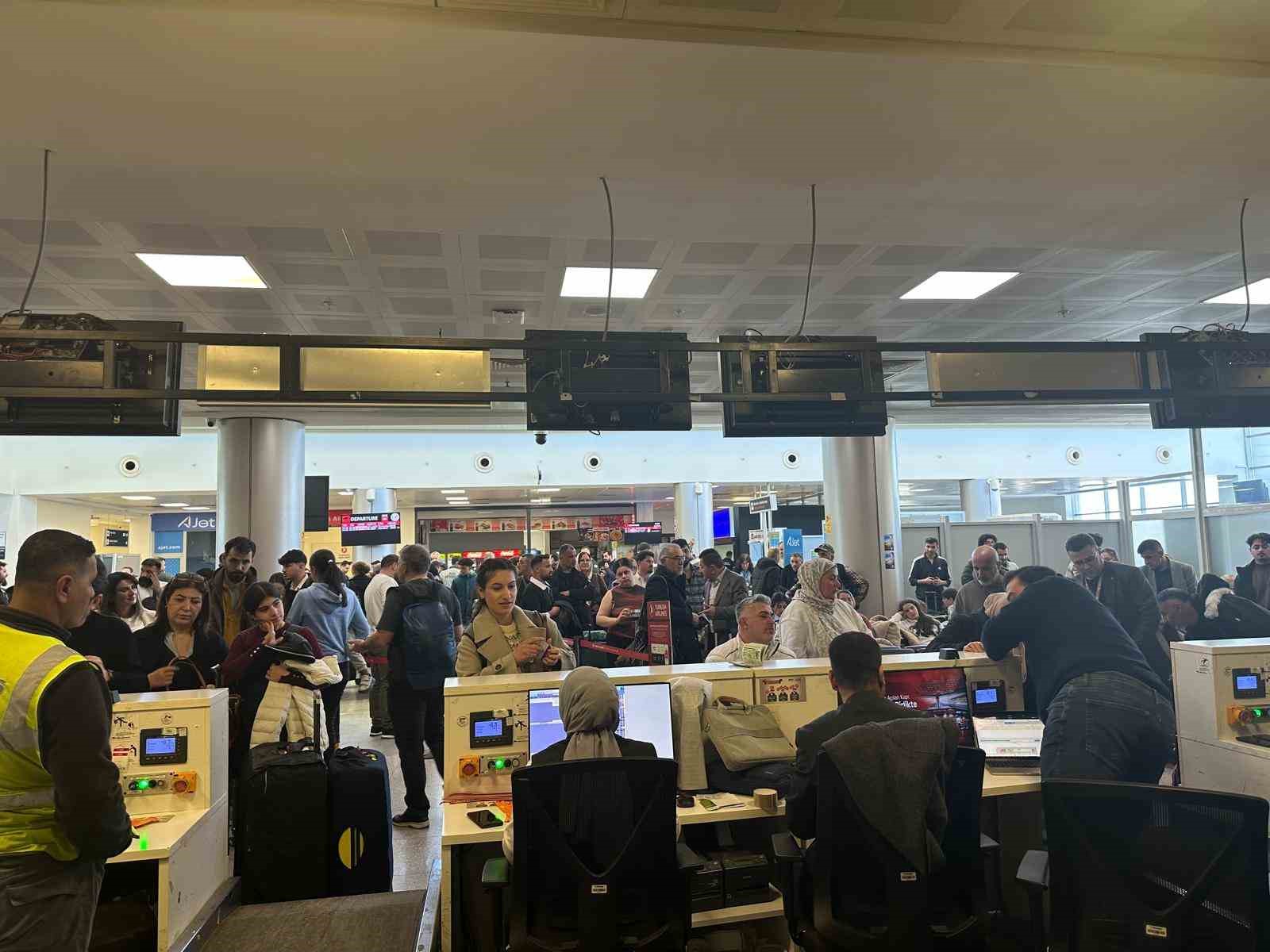 iran abd israil savasi rotayi sirnaka cevirdi erbil ucaklari serafettin elci havalimanina iniyor 4 WJ5qa8pW